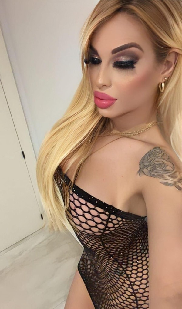 ANGELA 26 años, CHICA TRANS EXUBERANTE, SENSUAL y muy JUGUETONA