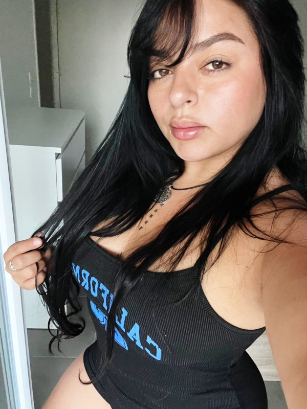 NOVEDAD EN CADIZ CAPITAL SEXY COLOMBIANA CAÑERA MUY CALIENTE Y FIESTERA