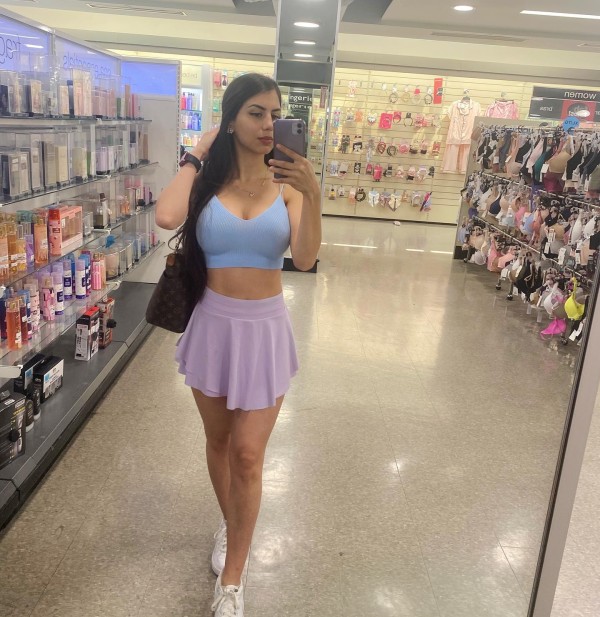 Sara española (VIVO SOLA, SOY PARTICULAR)