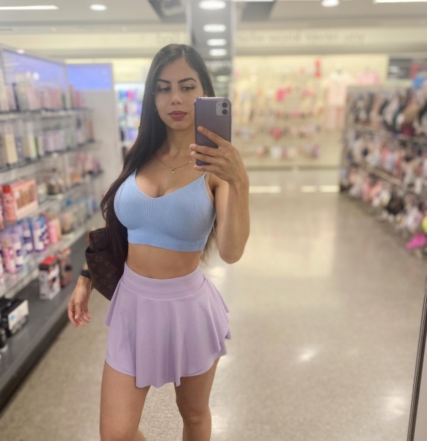 Sara española (VIVO SOLA, SOY PARTICULAR)