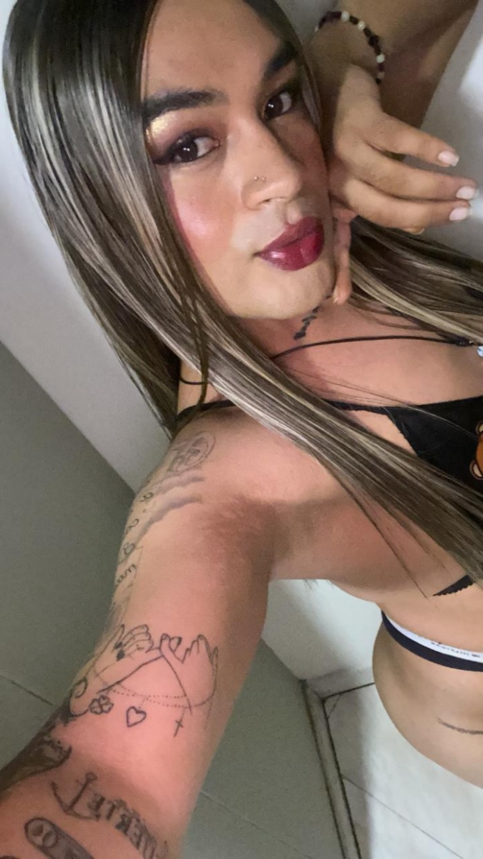 CHICA TRANS VERSATI CON RICA SORPRESA PARA TI