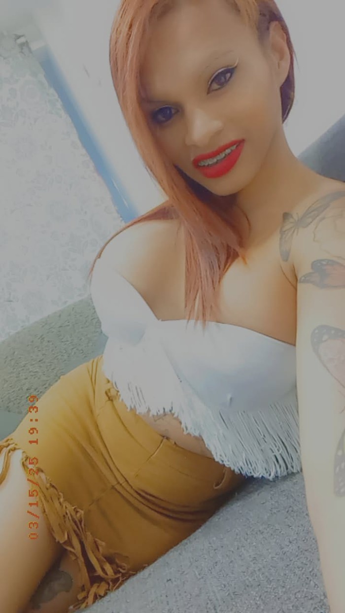 TRANS ENCANTADORA CON GANAS DE FOLLAR A TOPE