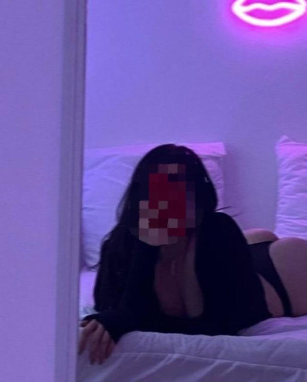 Latina caliente por la zona de madrid centro