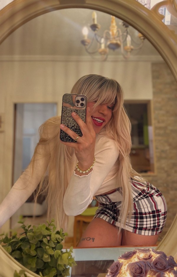 CHICA TRANS FIESTERA Y EDUCADA