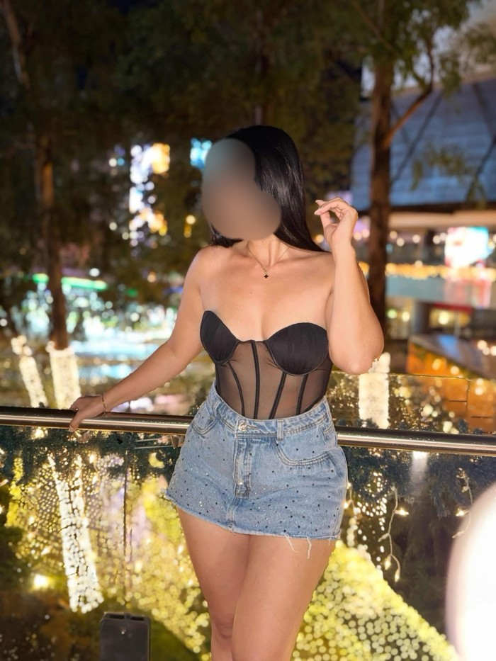 Soy una joven universitaria que busca ayuda económ