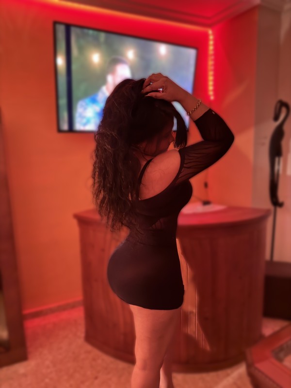 Hermosa morena Dominicana caribeña