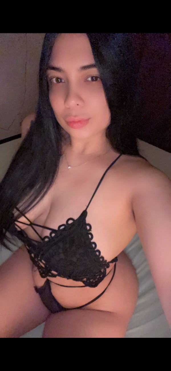 Soy Karina dulce colombiana estoy en balos