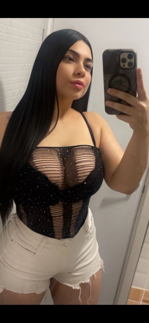 Soy Karina dulce colombiana estoy en balos