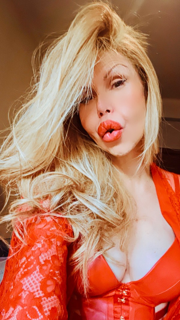 CIBELLE LA RUBIA DIOSA DEL SEXO FULL VERSÁTIL EN SAN MAMÉS FESTEIRA