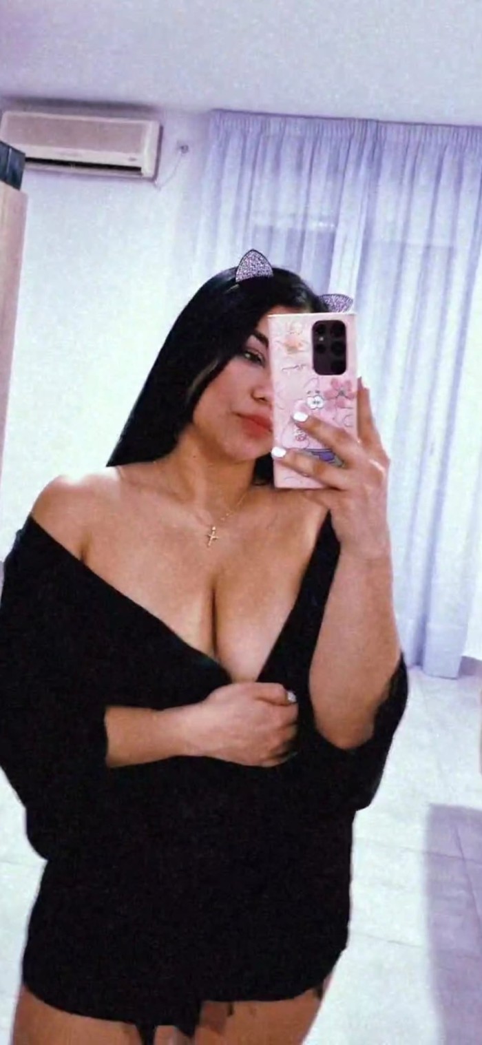 ENTREGADA COMPLACIENTE CARIÑOSA