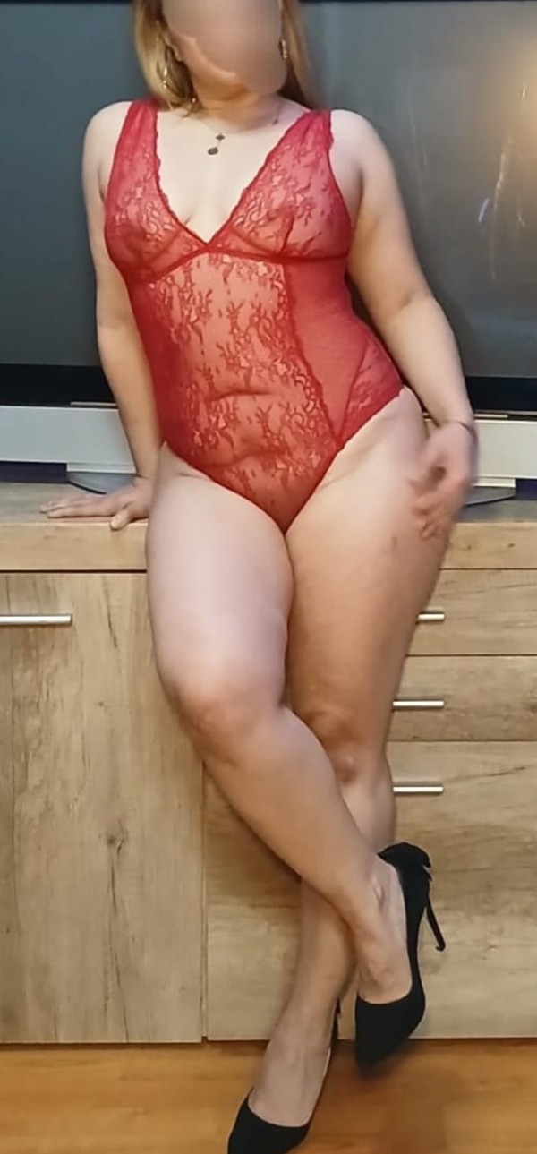 Rubia madurita con ganas de ….