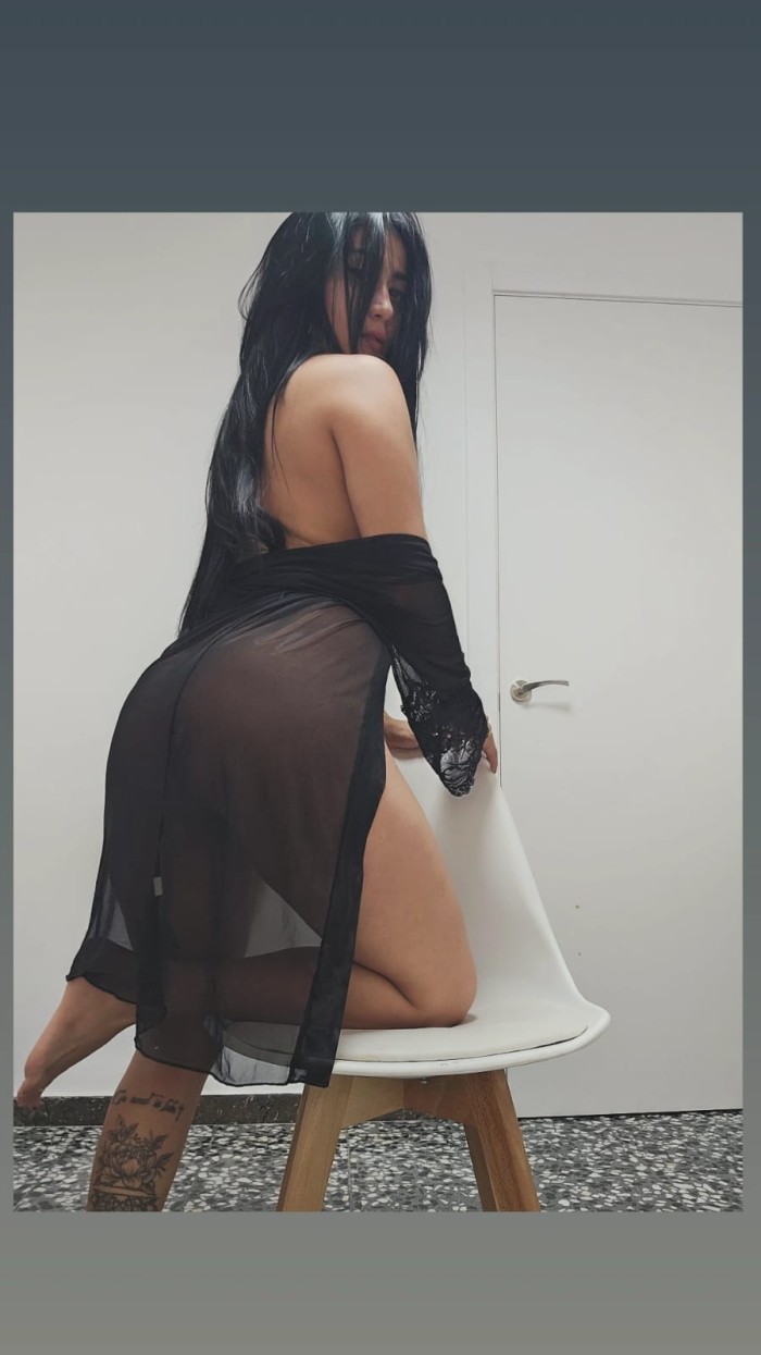 LATINA CON COÑO TRAGON