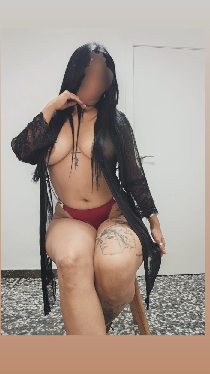 LATINA CON COÑO TRAGON