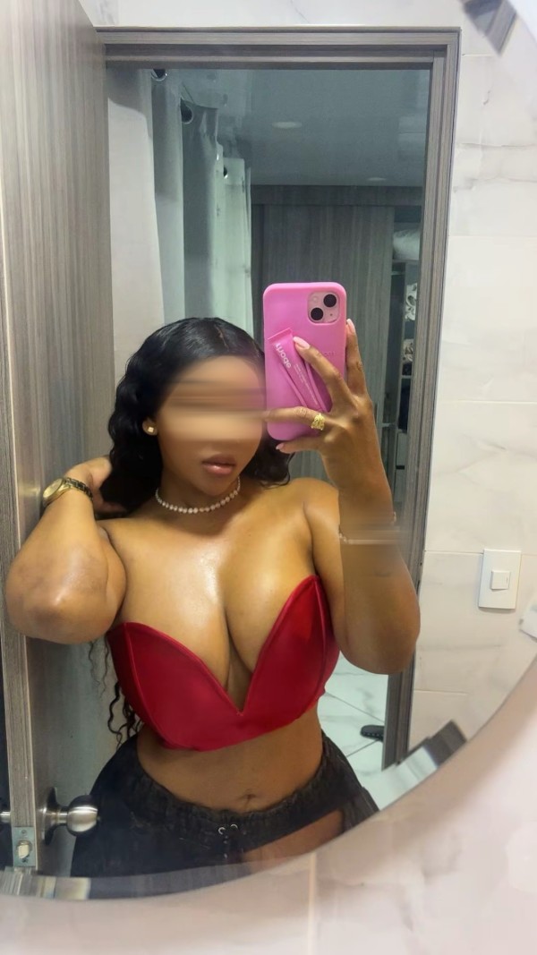 Latina Divertida y complaciente fiestera caliente