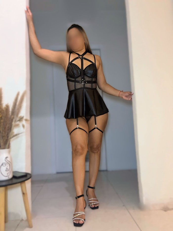 GUARRILLA DE COÑO APRETADITO TODOS LO SERVICIOS 40