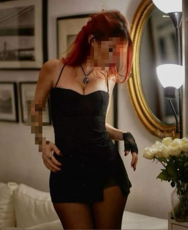 MUÑECA HERMOSA LISTA PARA TI EN LA CAMA