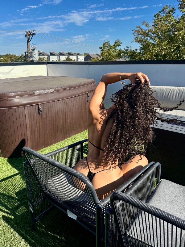 Luz chica trans de alto estándars, discreta.