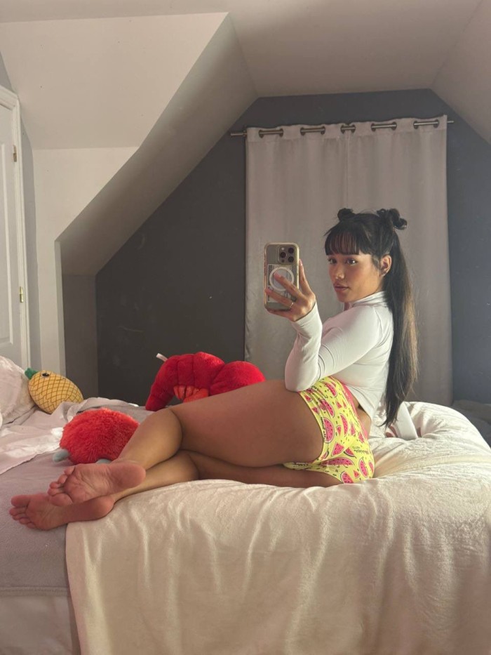 Fiestera y PUTITA en la cama, independiente