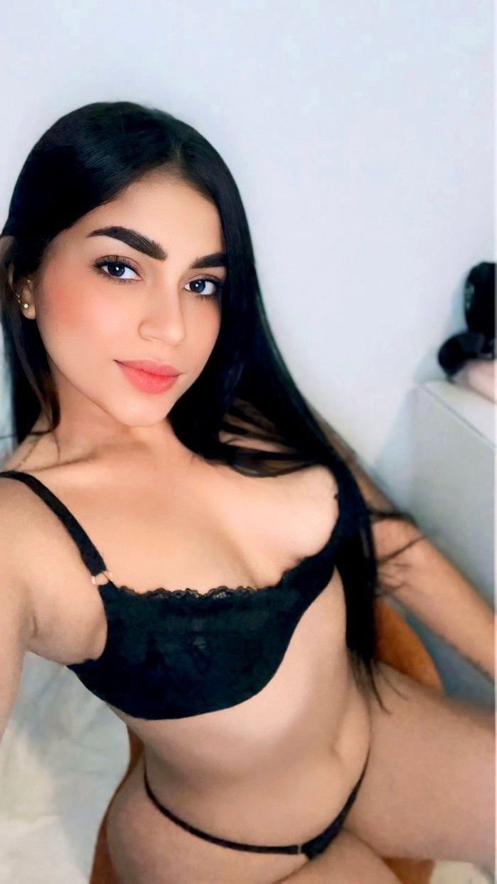 Colombiana jovencita en busca de diversión