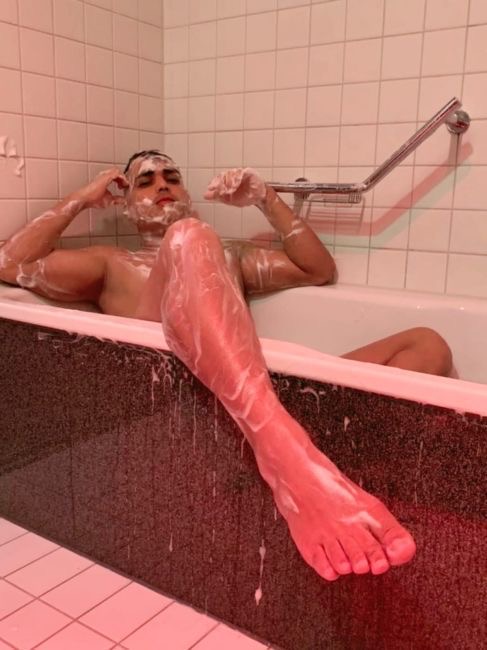 DIEGO LATINO POCO DIAS  EN LA CIUDAD