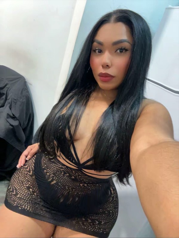 KATTY HERMOSA MORENA CURVY CALIENTE, SENSUAL Y FIESTERA A TOPE