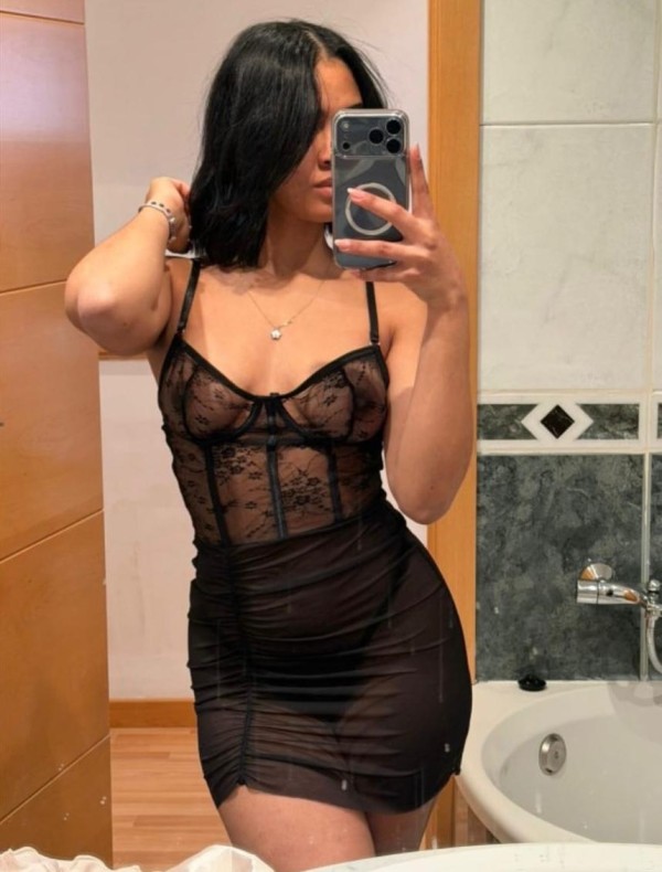 LATINA MUY CALIENTE Y ENROLLADA