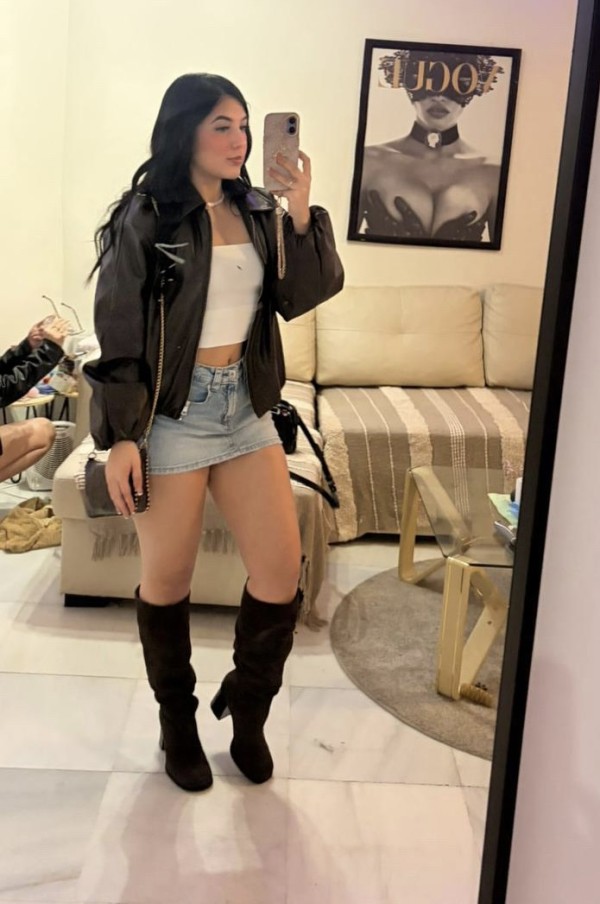 Luna dulce y sensual jovencita