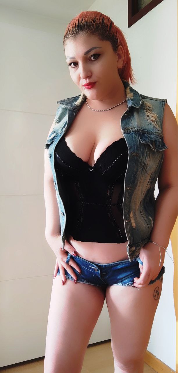 Fiestera muy guarra morbosa viciosa besucona