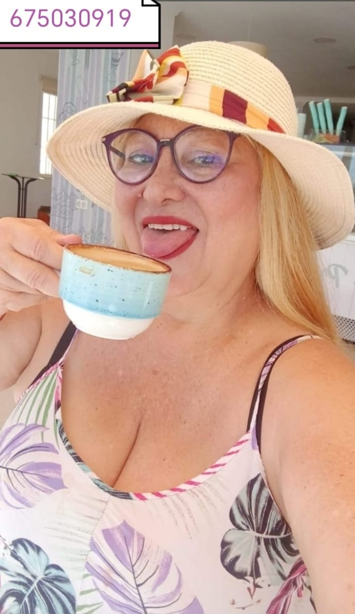 Madurita muy completa en La Zenia