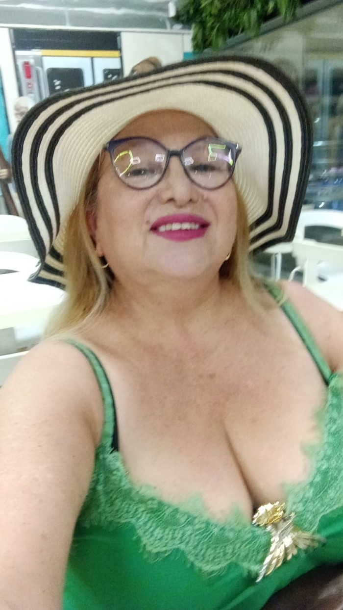 Madurita muy completa en La Zenia