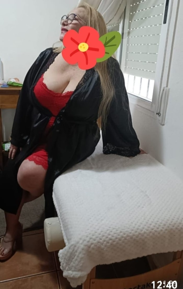 Madurita muy completa en La Zenia