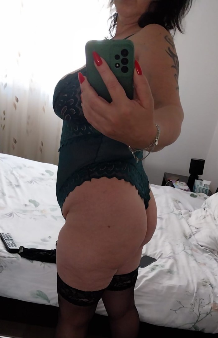 Rumana muy cachonda con ganas de sexo