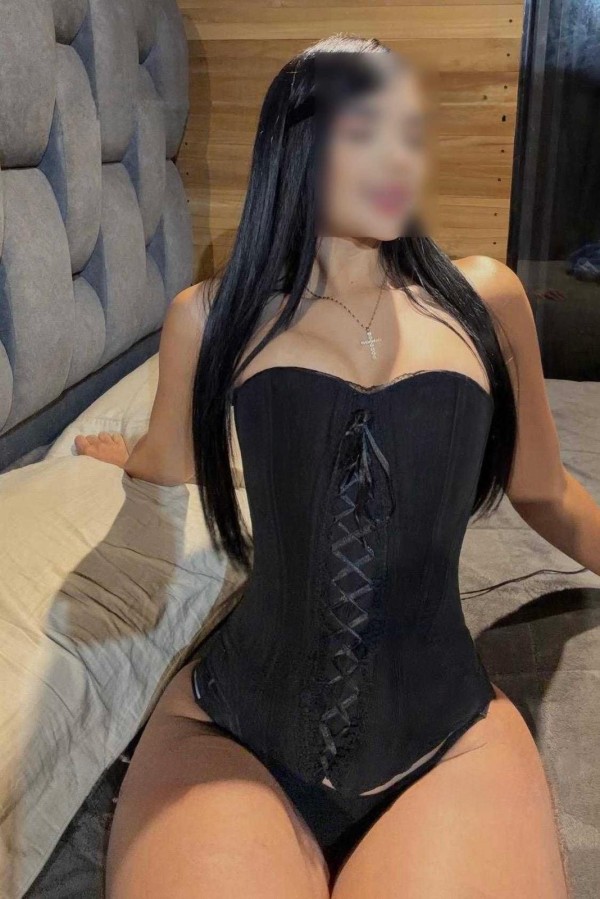 EN TORREVIEJA – COLOMBIANA DE LUJO EXPLOSIVA Y JUGUETONA