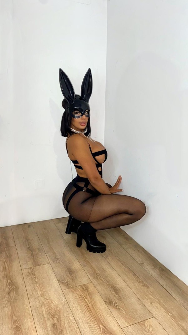 Morena de Cara angelical y cuerpo Bonito