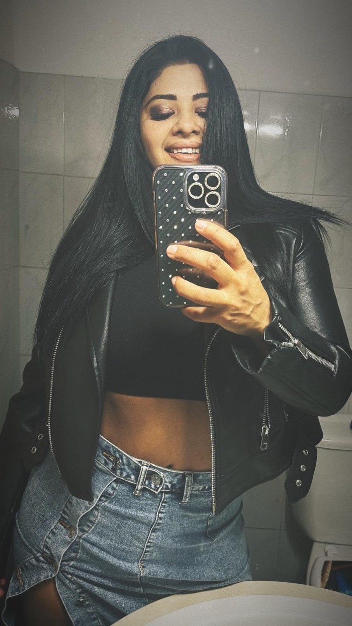 EXUBERANTE MORENA