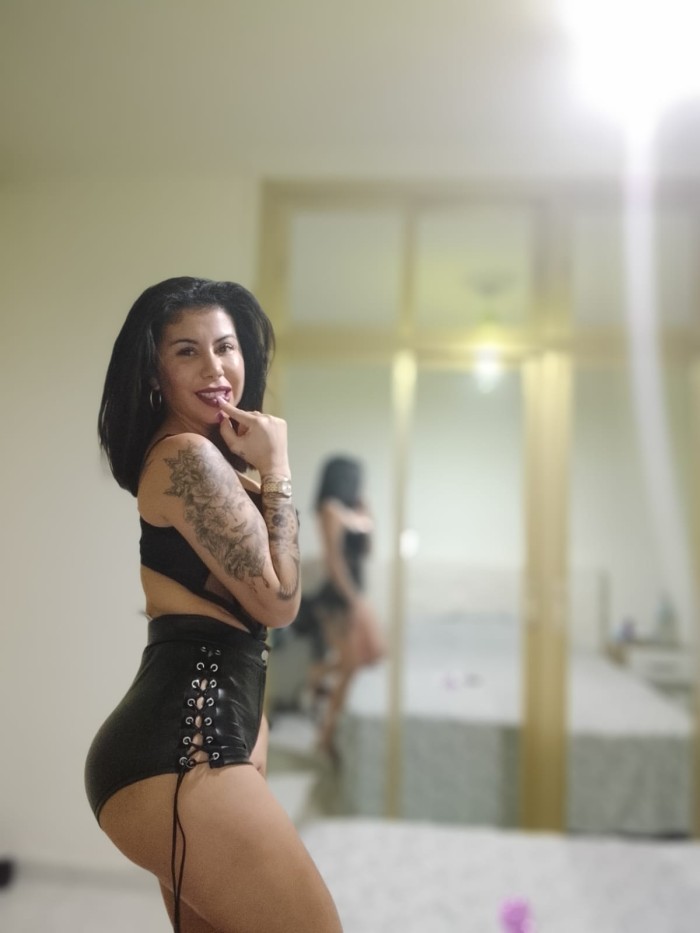 HOY ESTOY MUY CACHONDA… LLÁMAME