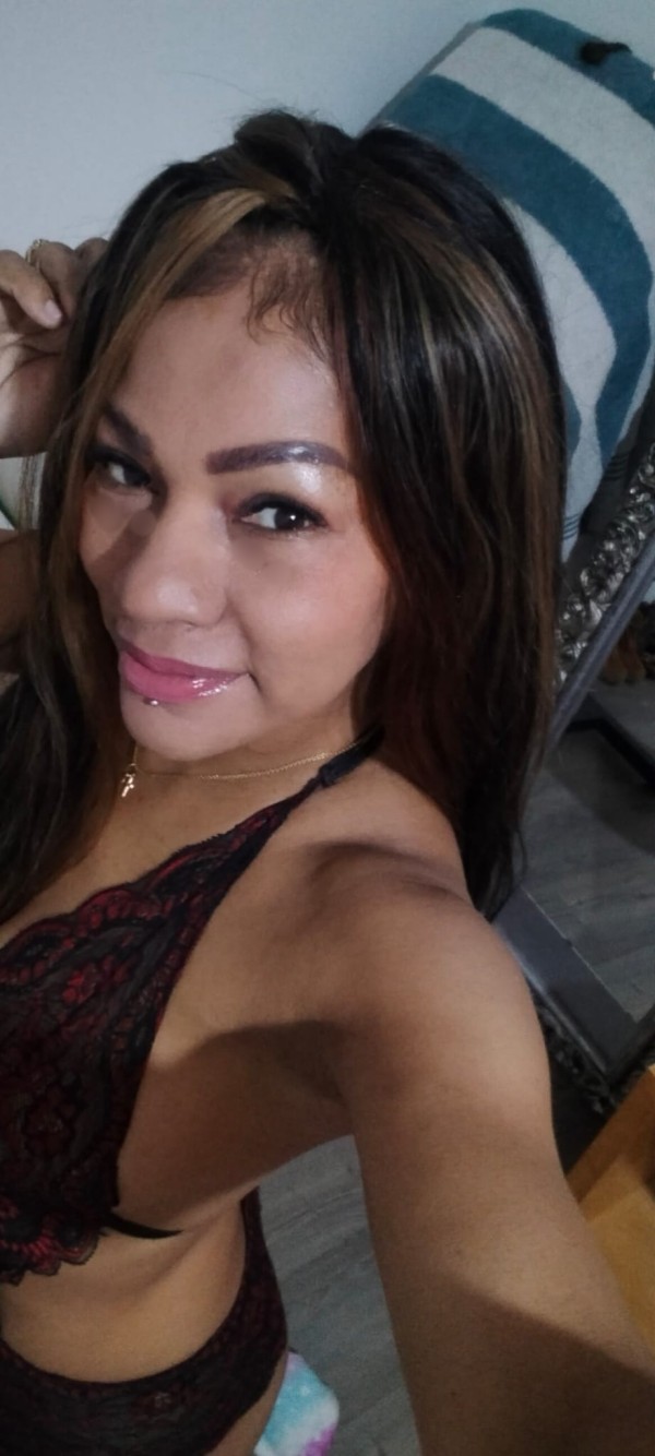 CHICA MADURA, CON EXPERIENCIA PARAA COMPLACRTE