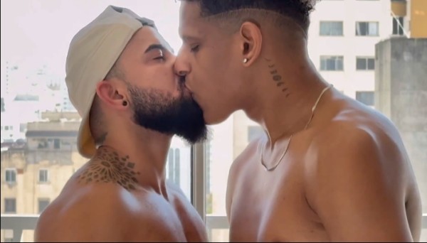 FIESTERO. HAGO SERVICIO DÉ VIDEOLLAMADA. CON LECHE