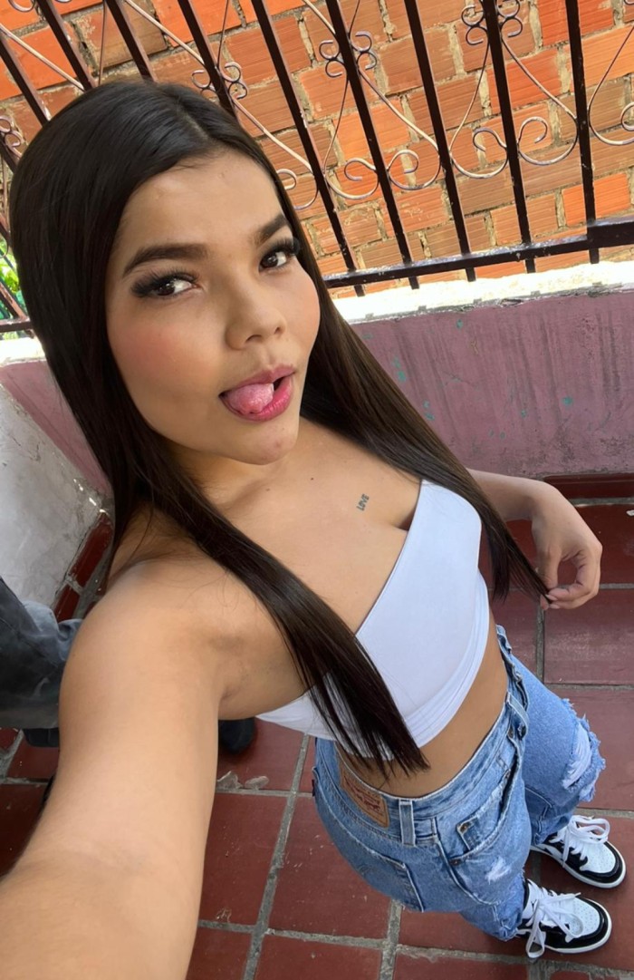 COLOMBIANA DE LUJO JUGUETONA Y CARIÑOSA