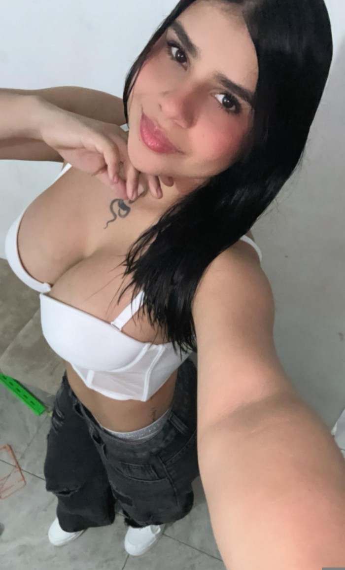 COLOMBIANA DE LUJO MORBOSA Y JOVENCÍSIMA