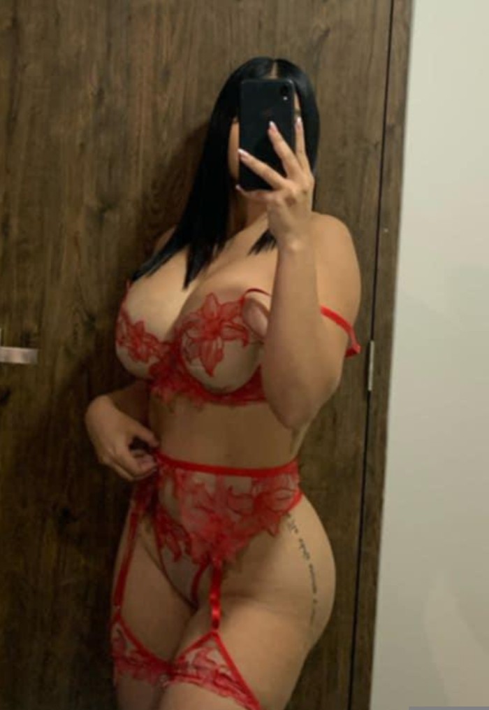 COLOMBIANA DE LUJO MORBOSA Y JOVENCÍSIMA