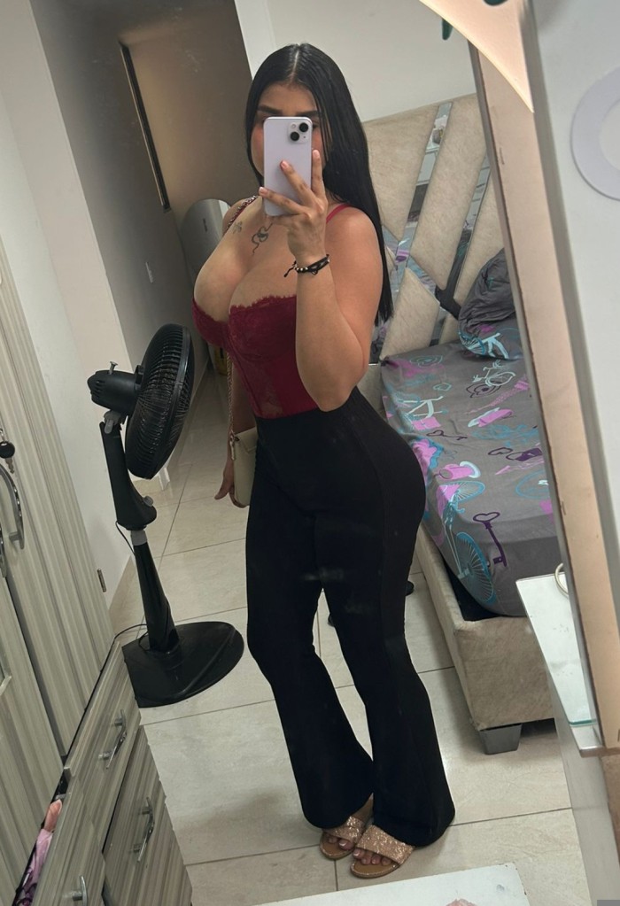 COLOMBIANA DE LUJO MORBOSA Y JOVENCÍSIMA