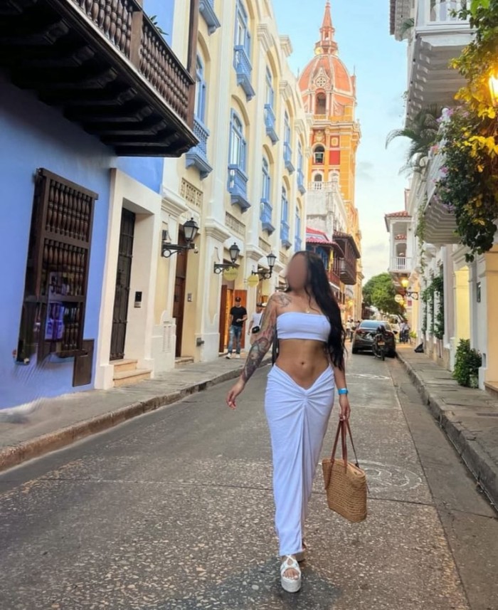 NOVEDAD FIESTERA Y CALIENTE