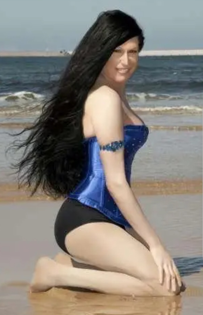 TRANS GUAPISIMA SEVILLANA EN ESTEPONA