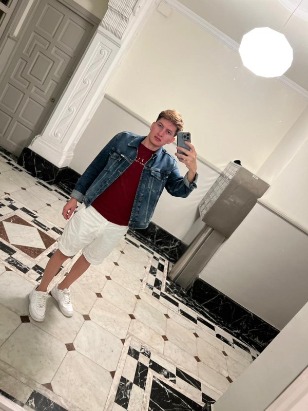 Tu mejor Compañia Latino super complaciente con sitio