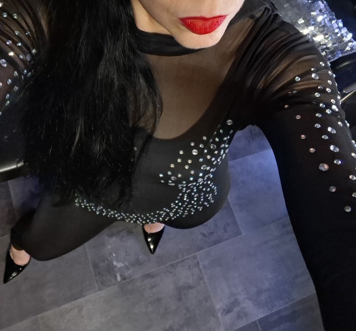 HiGH CLASS DOMINATRIX FEMDOM BDSM EXTREME