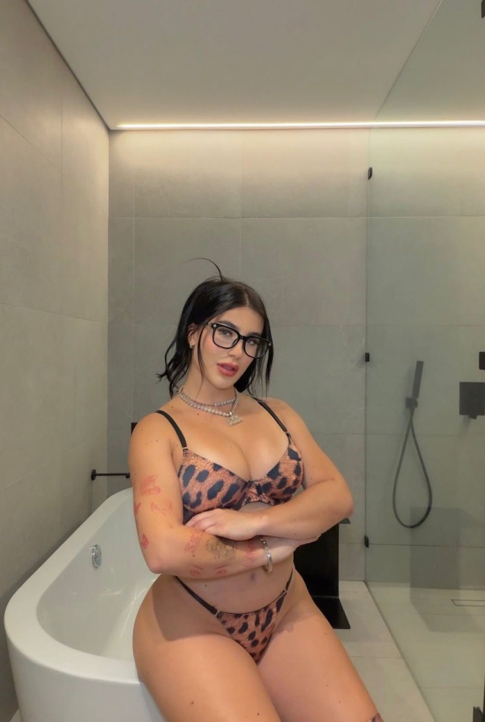 Colombiana con mucha clase y estilo , te gustará