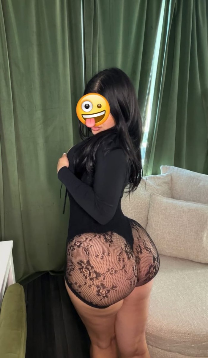 JOVENCITA PÍCARA Y VOLUPTUOSA