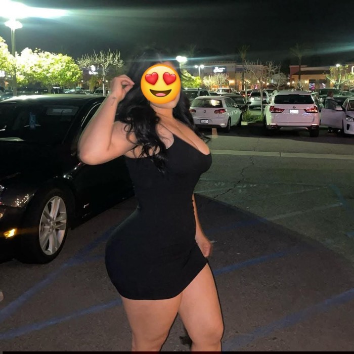 JOVENCITA PÍCARA Y VOLUPTUOSA