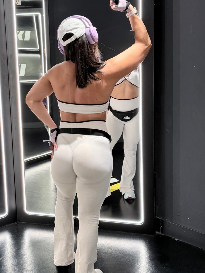 Latina muy guapa solo salidas 24 horas